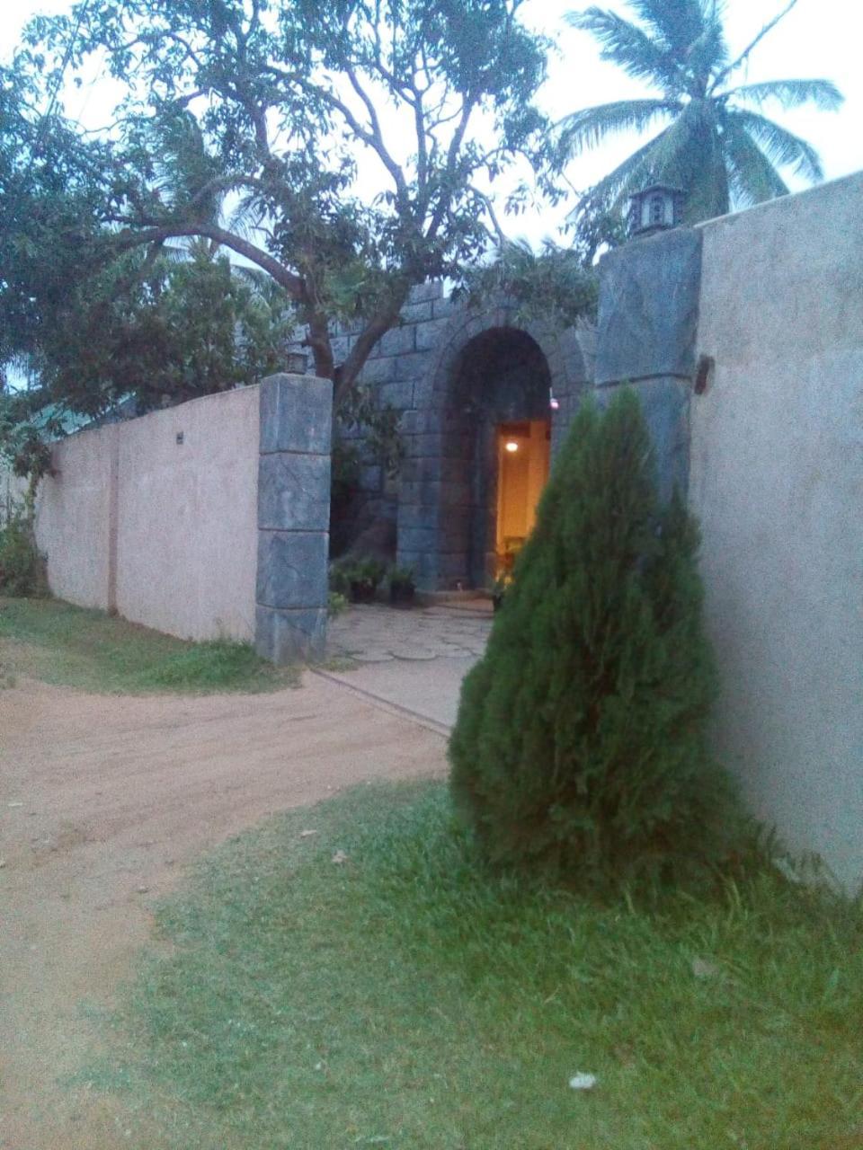 Isiwara Paura Bugged Apartment Sigiriya Exterior photo